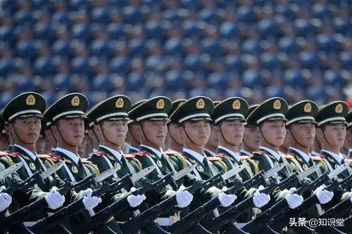 赞美军人简短话语八字