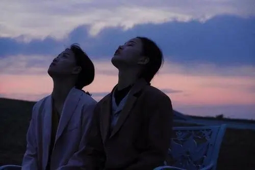 关于月亮的情话文案