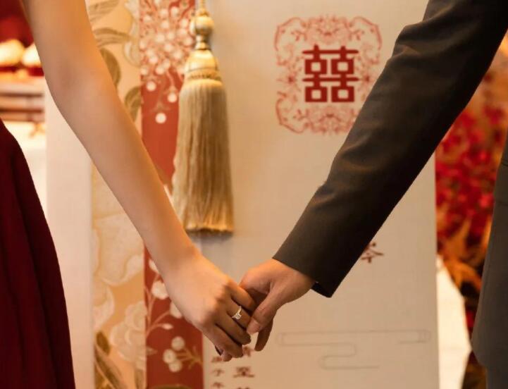 宣布自己结婚的短句