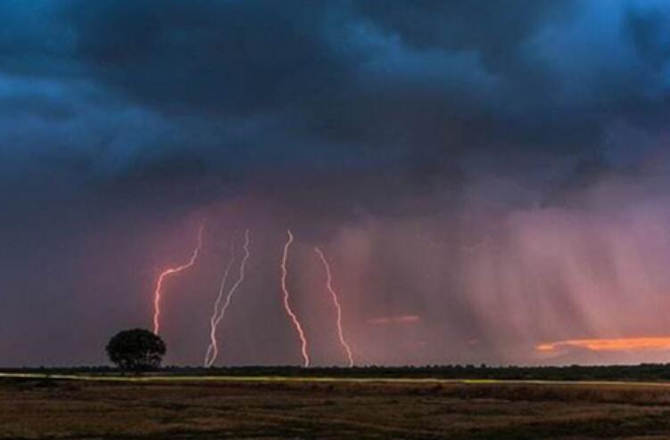 被雷声吓到的说说文案
