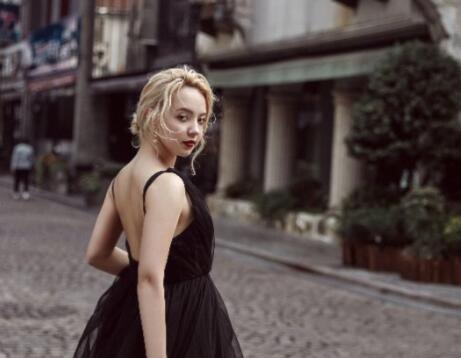 晒旧照片到朋友圈该怎么写