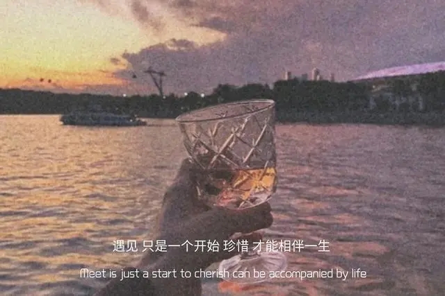 温柔到爆的神仙句子文案长一点