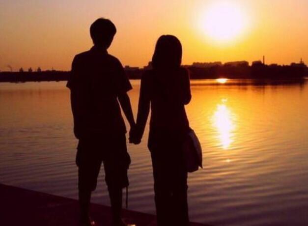 适合发牵手的说说文案