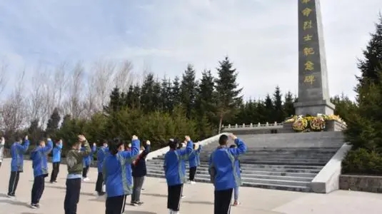 赞美革命烈士的名言