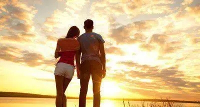 朋友公布恋情评论什么