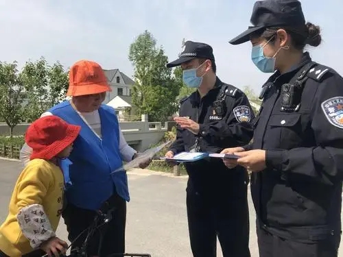 致敬警察辛苦执勤的句子文案