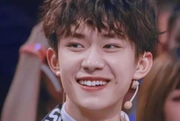 朋友圈怎么评论别人帅