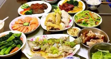 描写丰盛的晚餐句子文案