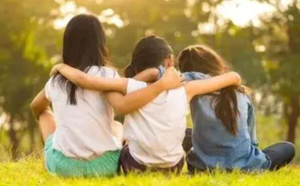 致一起长大的友谊句子文案