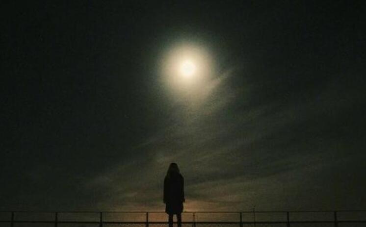 生活累到想哭的说说文案