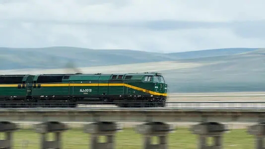 火车飞驰而过的唯美句子文案