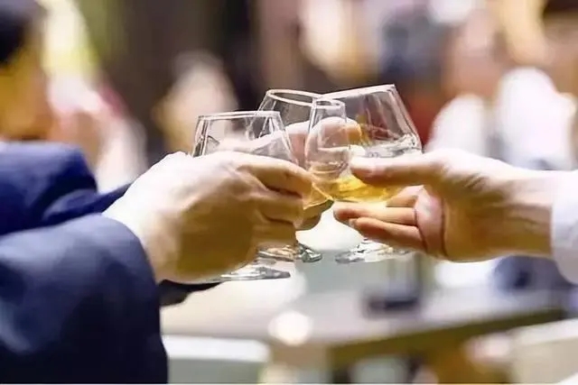 酒桌上幽默开场白台词