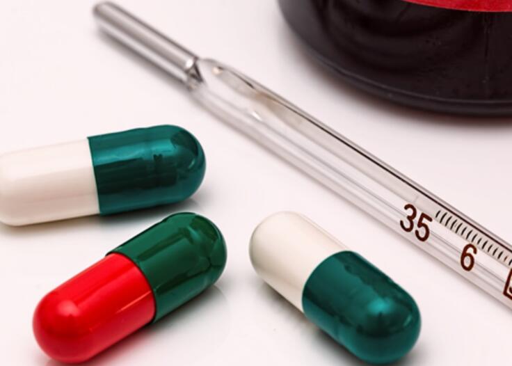 关心生病的暖心的话