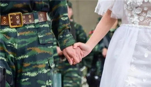 送给军恋男友的新年一段话