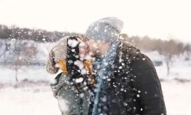含雪的爱情诗句文案大全