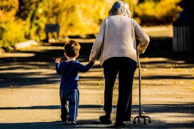 关于亲情陪伴的诗句文案