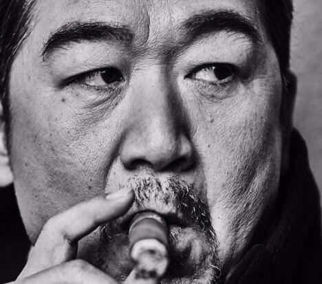 夸大哥威武霸气的句子文案