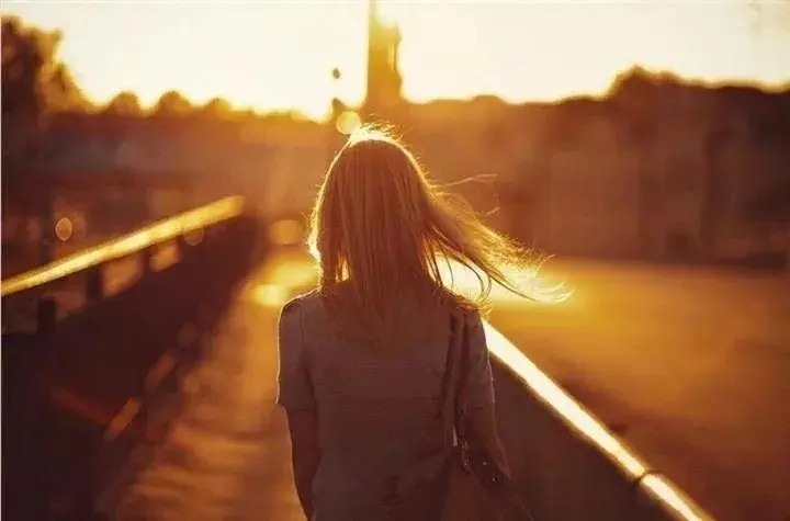 自作多情自嘲的诗句文案