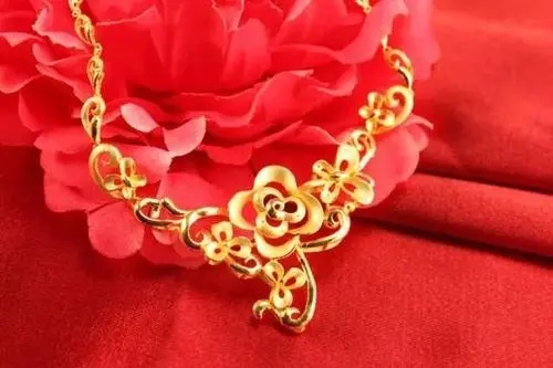 黄金耳环的寓意语句文案