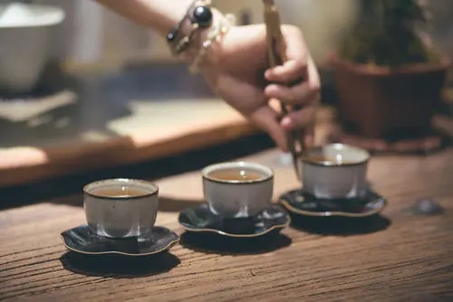 早安喝茶朋友圈幽默风趣句子文案