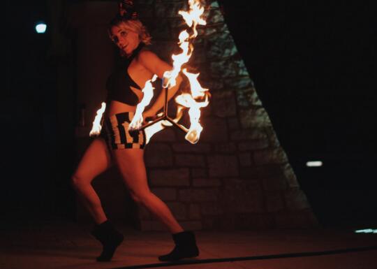 有关蹦迪的幽默句子文案