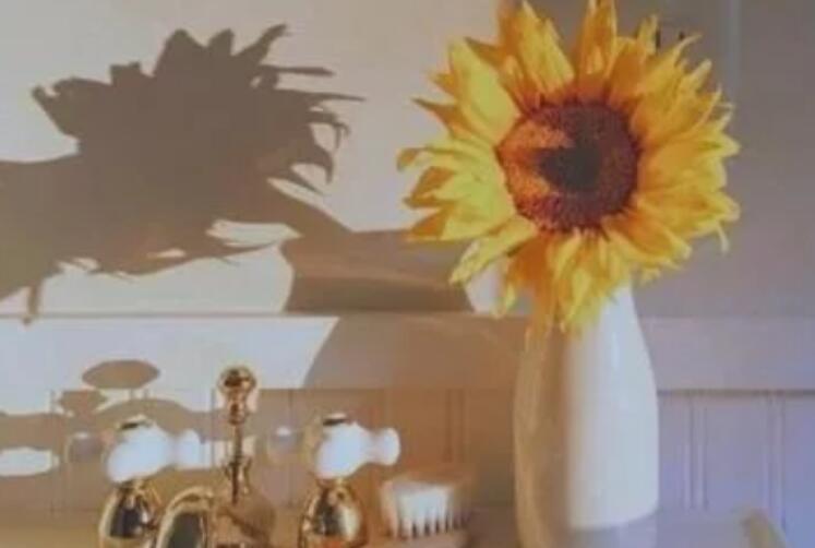 伤感中带着快乐的句子文案