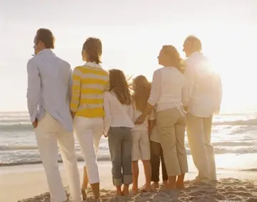 形容亲人不把你当亲人的句子文案