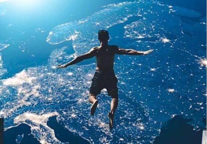 用微笑假装坚强的说说文案