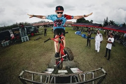 夸别人车技好的幽默句子文案