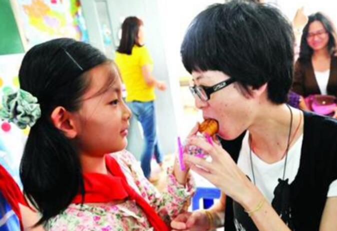 表示感动的动作描写的句子文案