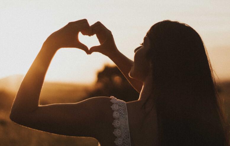 伤感的句子文案爱情短句