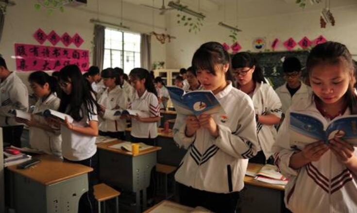 形容学生晨读的诗句文案