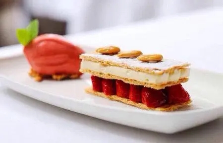 描写蛋糕外形的优美句子文案