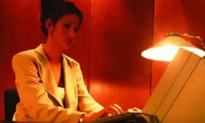 关于加班的精辟诗句文案