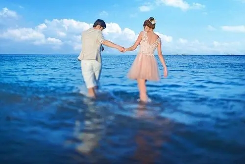 跟男朋友去海边发朋友圈的句子文案