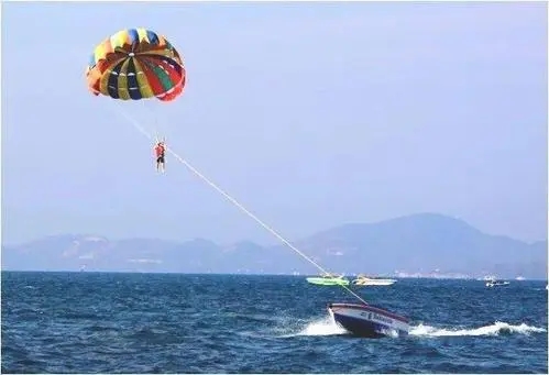 坐船出海发朋友圈的搞笑句子文案