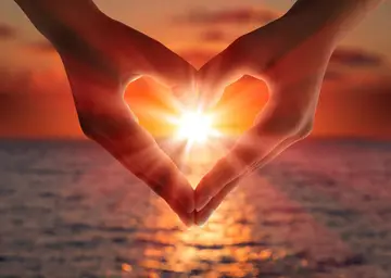 手握太阳唯美温暖句子文案