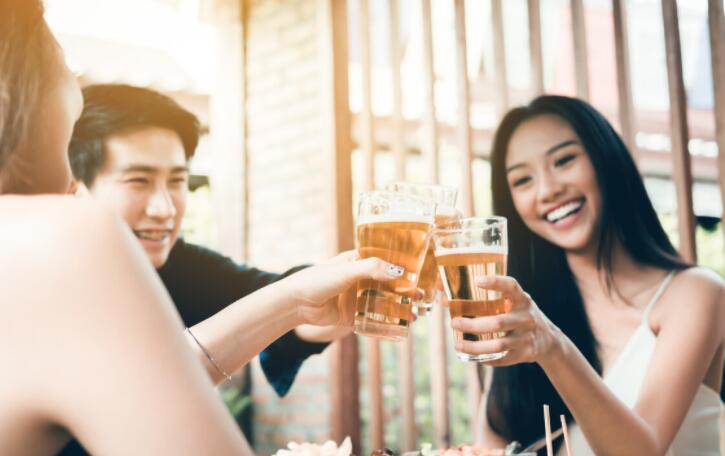 酒的经典幽默句子文案