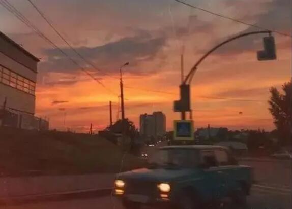 陌生又熟悉的城市句子文案