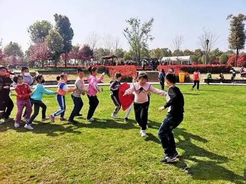 活动丰富多彩的句子文案