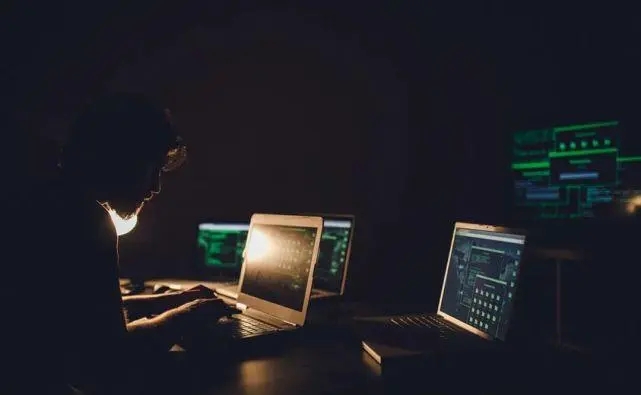 鼓励员工加班加点正能量的句子文案