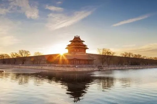 建筑物水中倒影的唯美句子文案