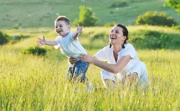 陪孩子玩的朋友圈说说文案