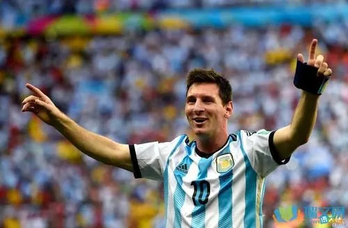 关于对足球爱好的一段话90字