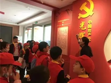 青少年爱党励志句子文案