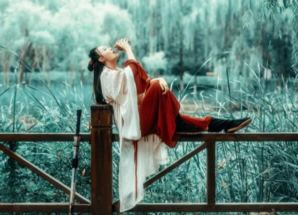 伤心的爱情古诗句文案