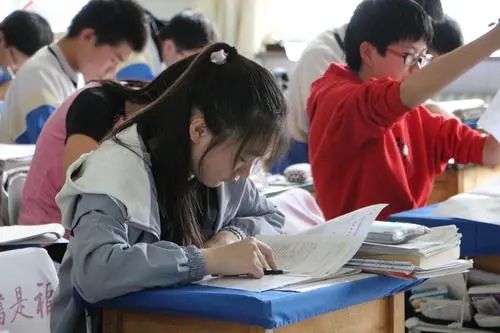 努力奋斗不负韶华的诗句文案