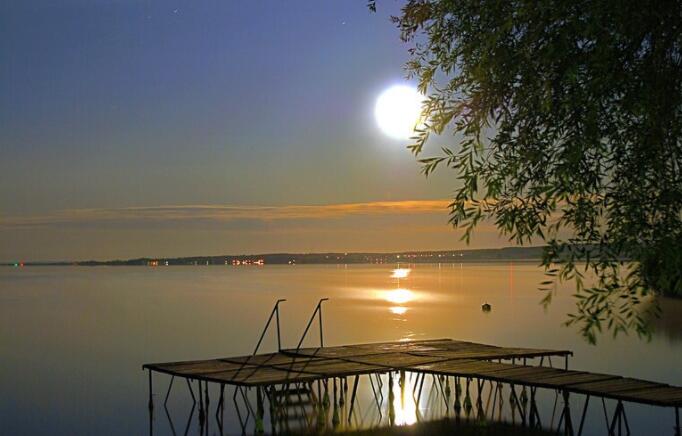 描写月色迷人的诗句文案