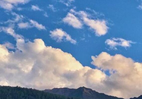 关于云的唯美句子文案简短