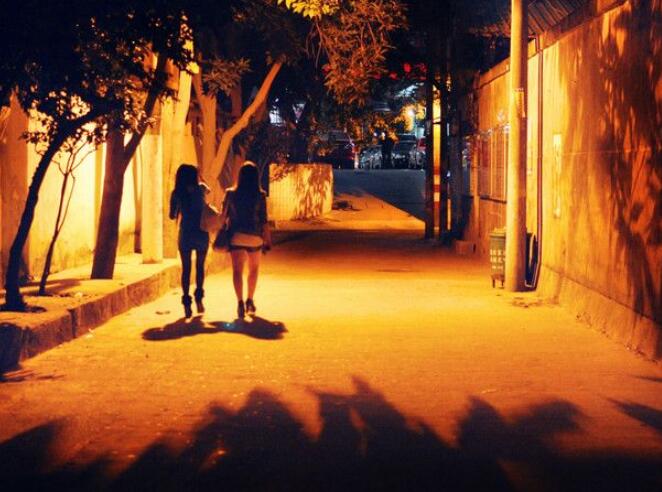 描写走夜路恐惧的句子文案